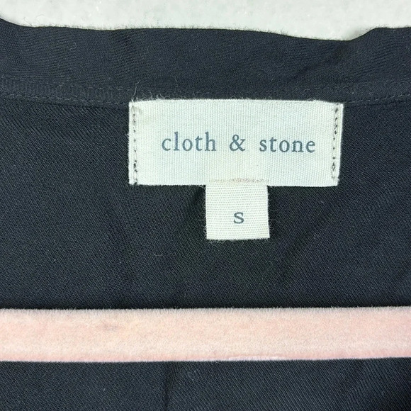 🎈4 LISTINGS FOR $20 Cloth & Stone Short Sleeve Black Shirt size small - Picture 3 of 8